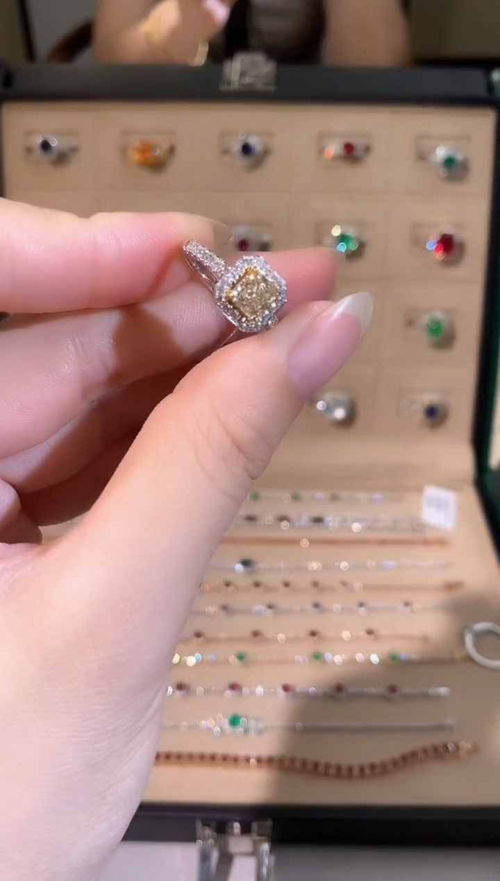 戒指/指环18K金镶嵌钻石主石1.01克拉