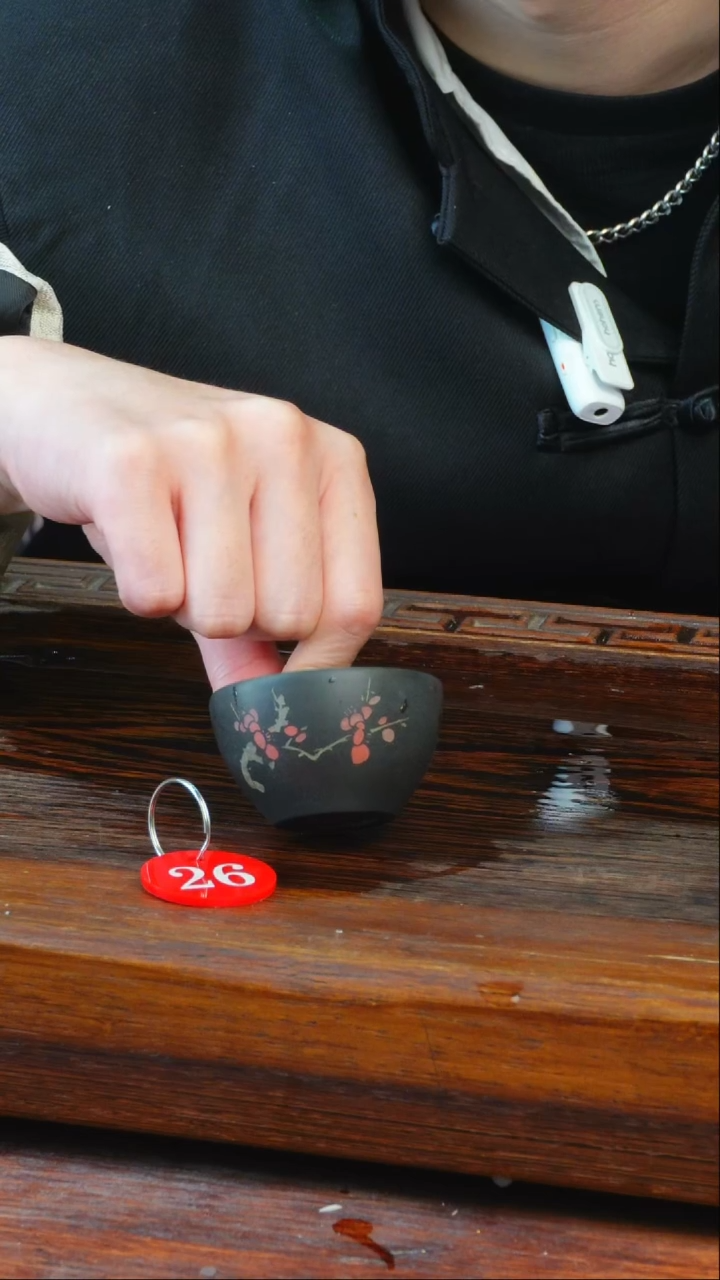 26号逢春紫陶全手工黑色多道刻填品茗杯55ml