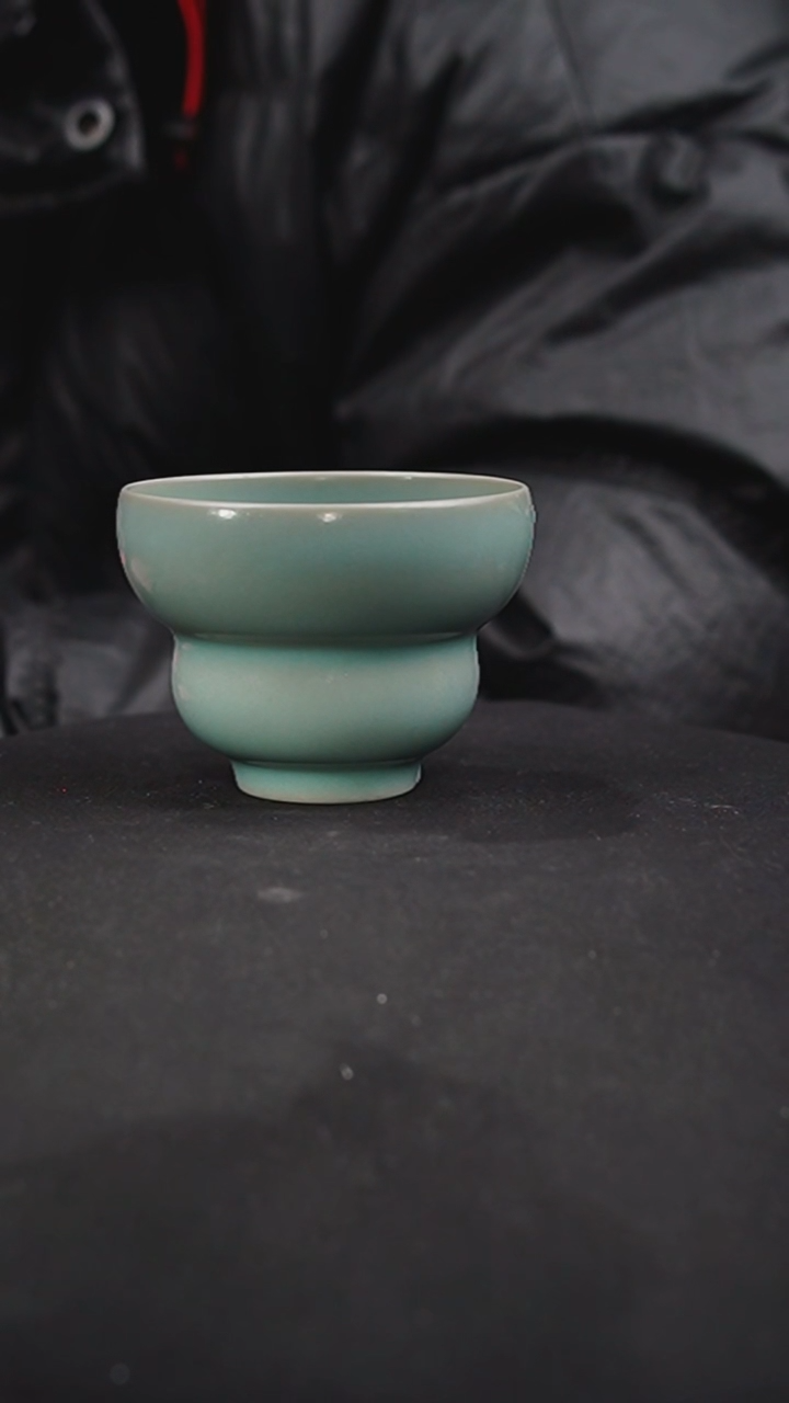 仿古釉天青色的葫芦杯