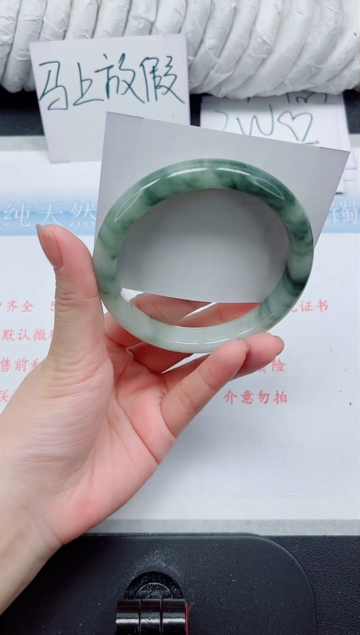 【闪购商品】石英质玉手镯未镶嵌252#64.7