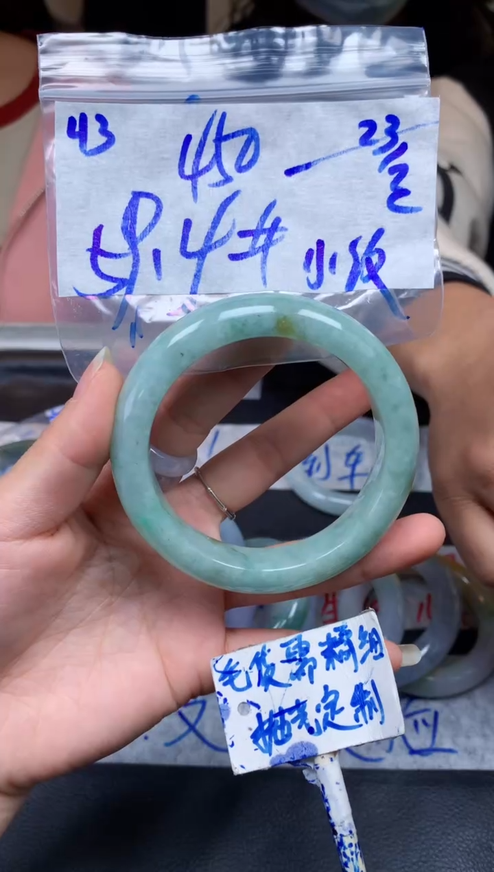 【闪购商品】定制翡翠未镶嵌43毛货需精细抛光手镯多样性拍一发一