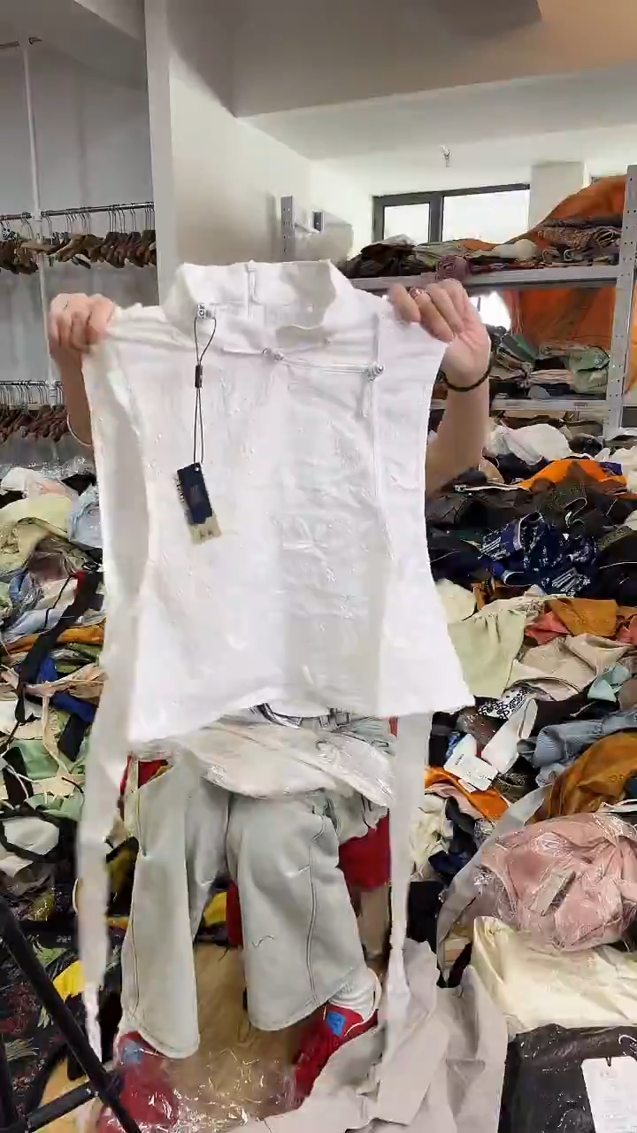 L码        105-115斤   蕾丝马甲