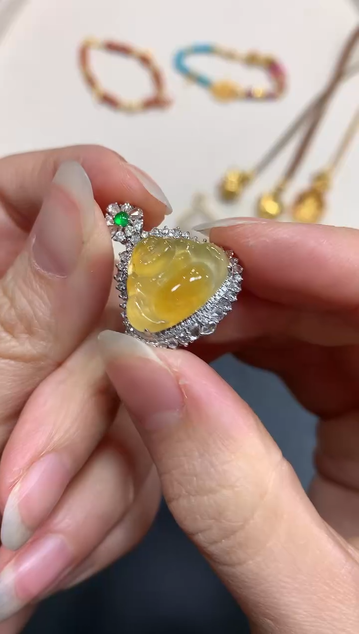 【闪购商品】翡翠吊坠(不含链)18K金镶嵌Q674|19800