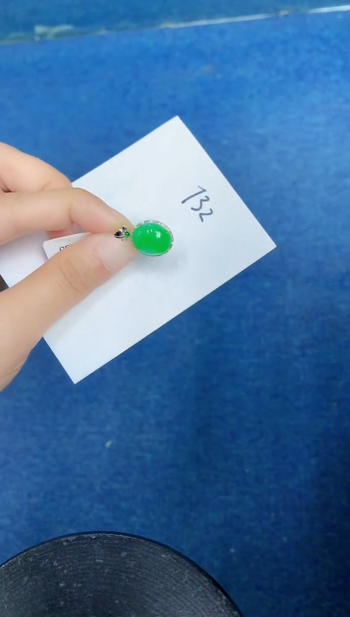 翡翠18K金镶嵌颈饰000000000