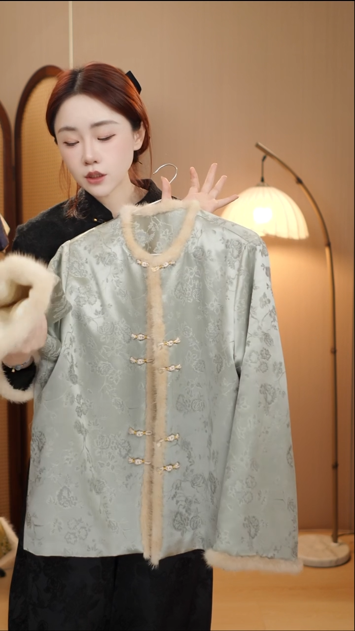 豆绿色丝绵外套             