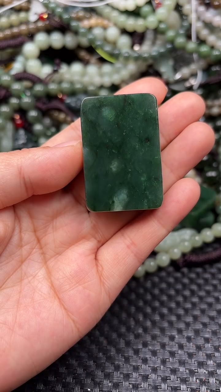 和田玉未镶嵌颈饰1