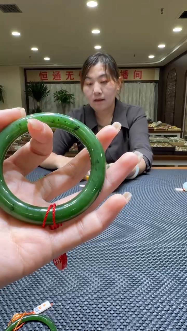 颈饰未镶嵌和田玉手镯57