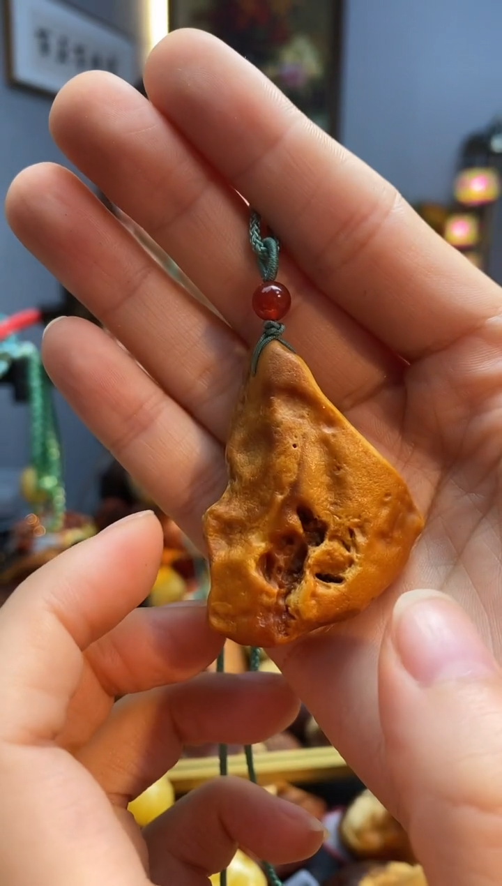 琥珀颈饰未镶嵌吊坠