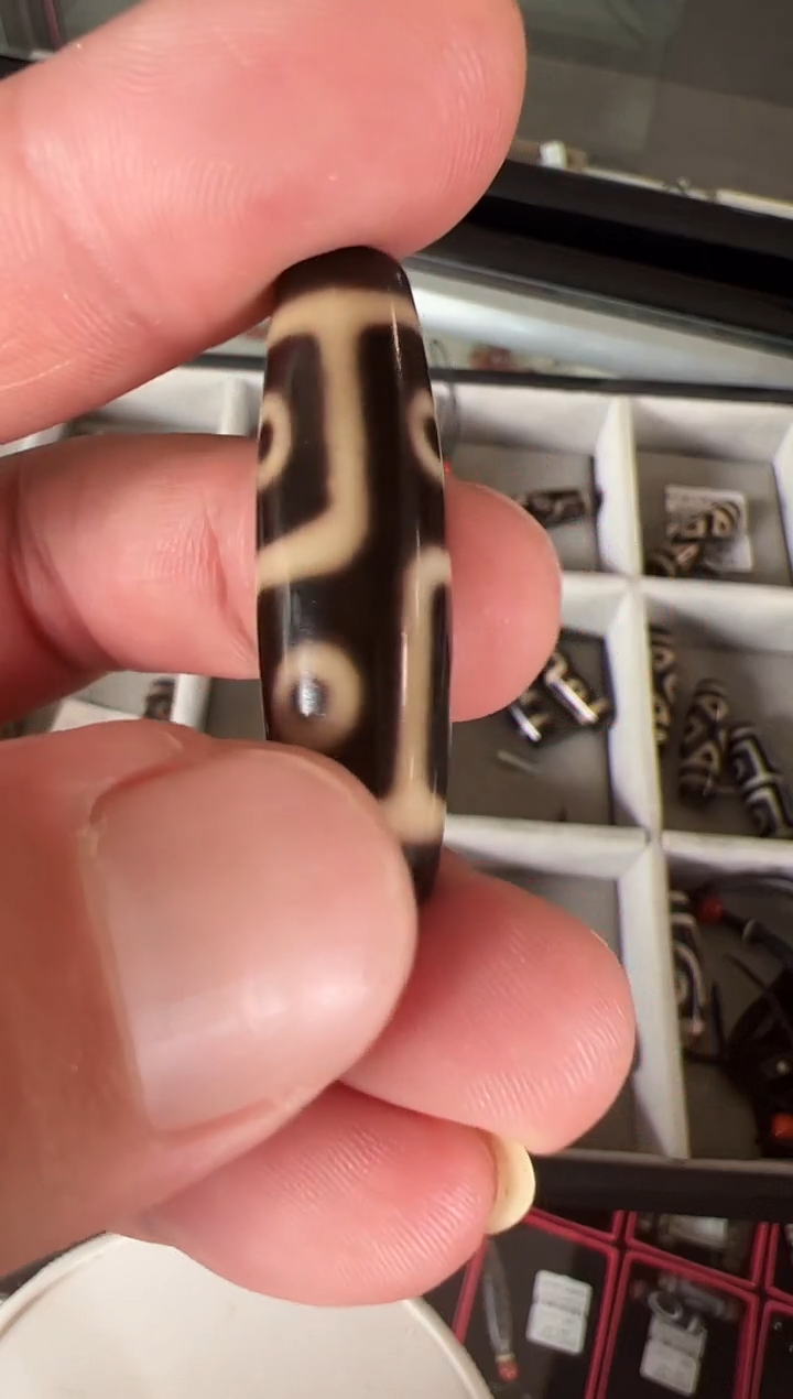 玛瑙/玉髓颈饰未镶嵌??四眼玛瑙吊坠