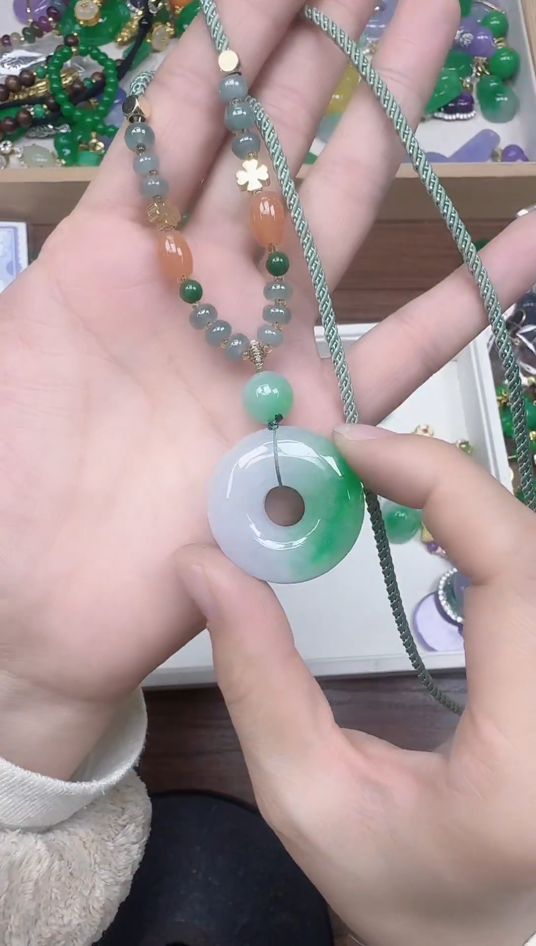 颈饰未镶嵌翡翠飘花一套