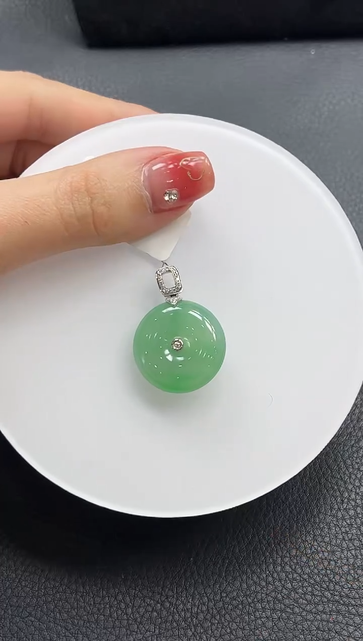 【闪购商品】翡翠颈饰18K金镶嵌平安扣