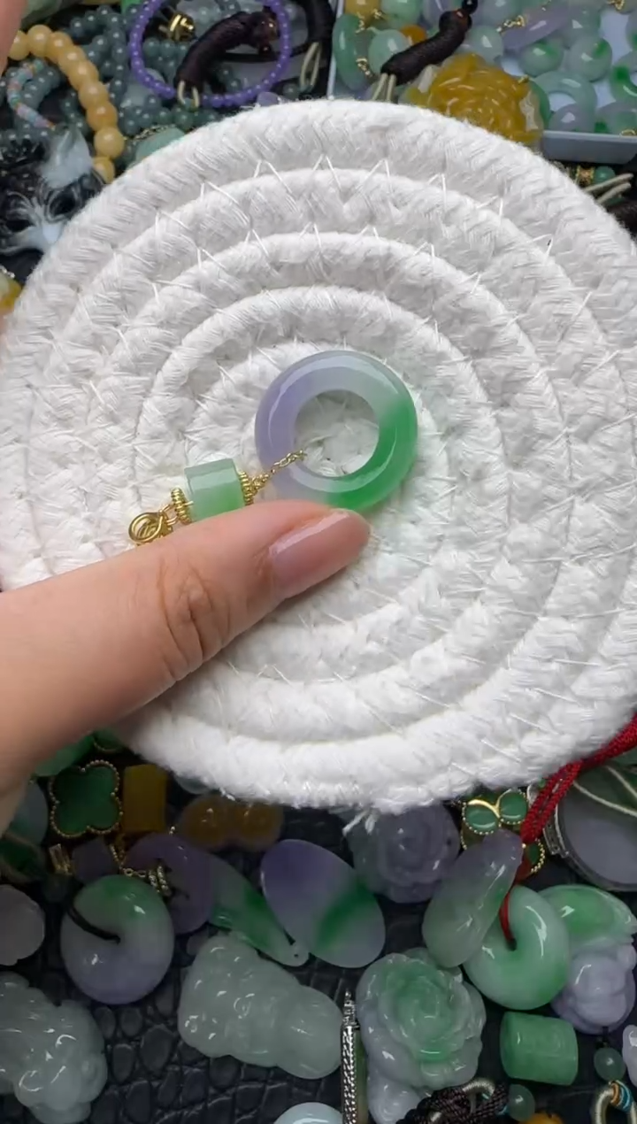 颈饰未镶嵌翡翠缅甸翡翠吊坠