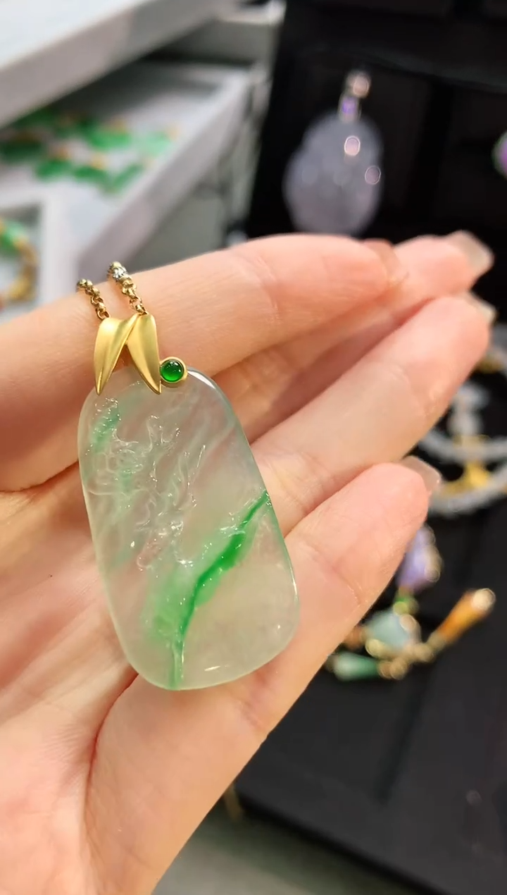 【闪购商品】翡翠颈饰18K金镶嵌吊坠