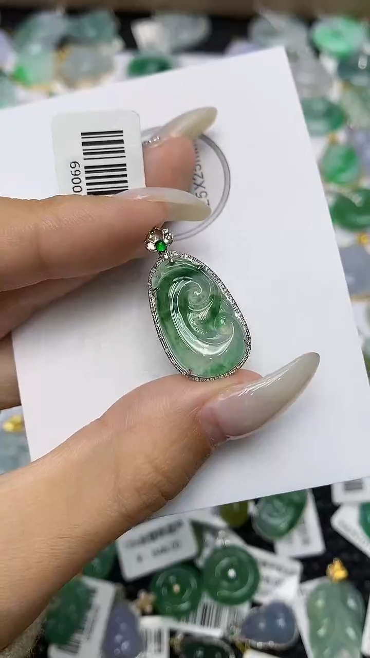 颈饰18K金镶嵌翡翠111111111111111