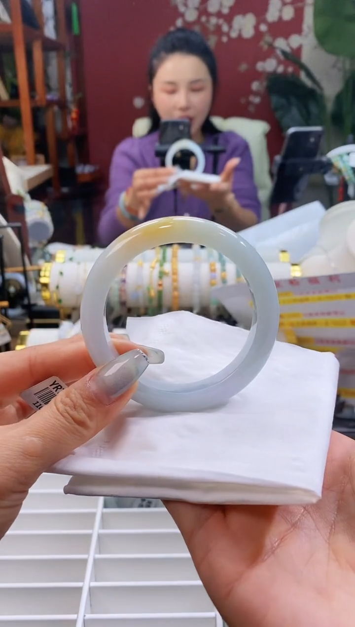 【闪购商品】翡翠手镯未镶嵌152黄加绿5657/11.1*8.1