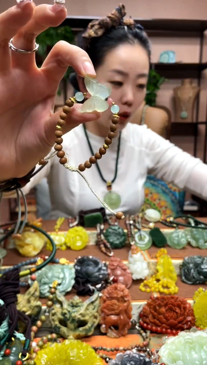 未镶嵌岫玉颈饰·1