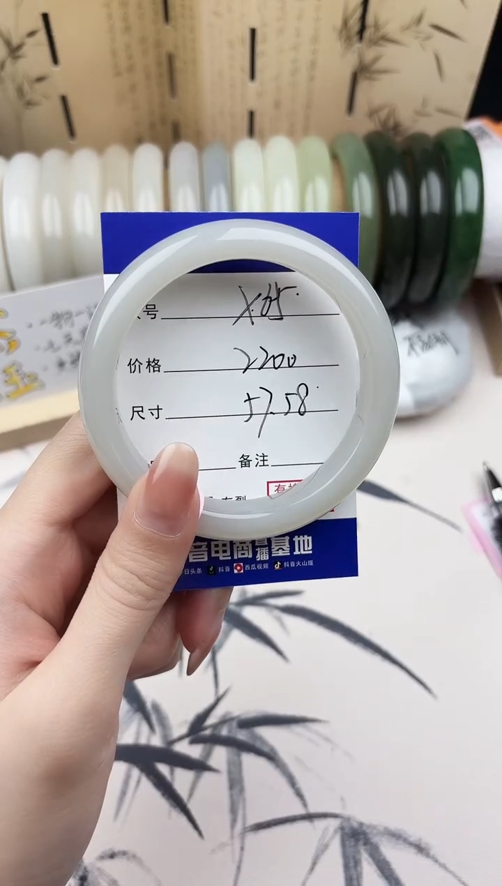 【闪购商品】和田玉手镯未镶嵌65