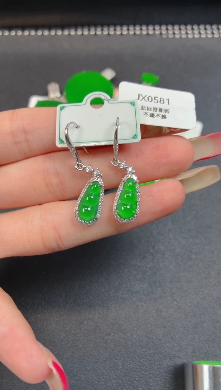颈饰银S925镶嵌翡翠耳钉
