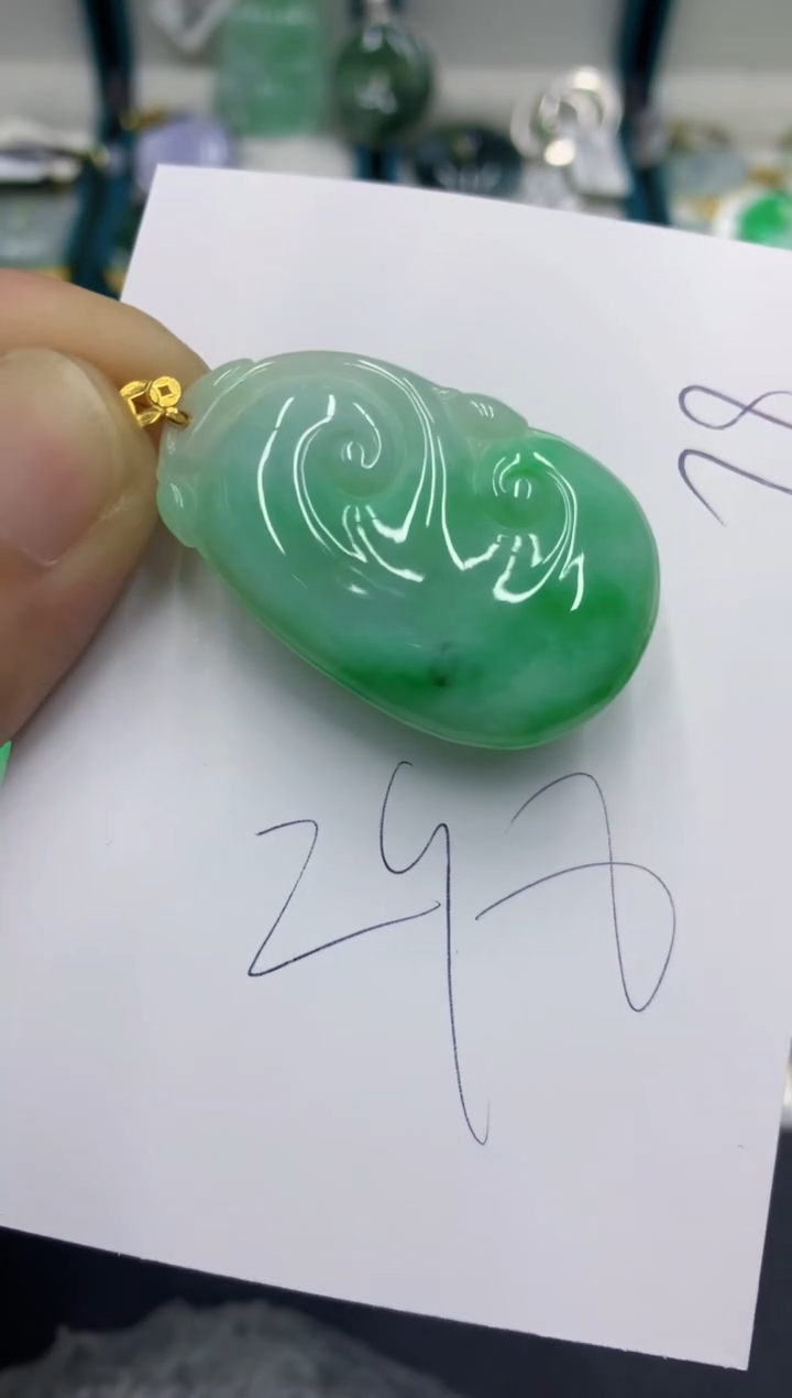 翡翠18K金镶嵌颈饰翡翠