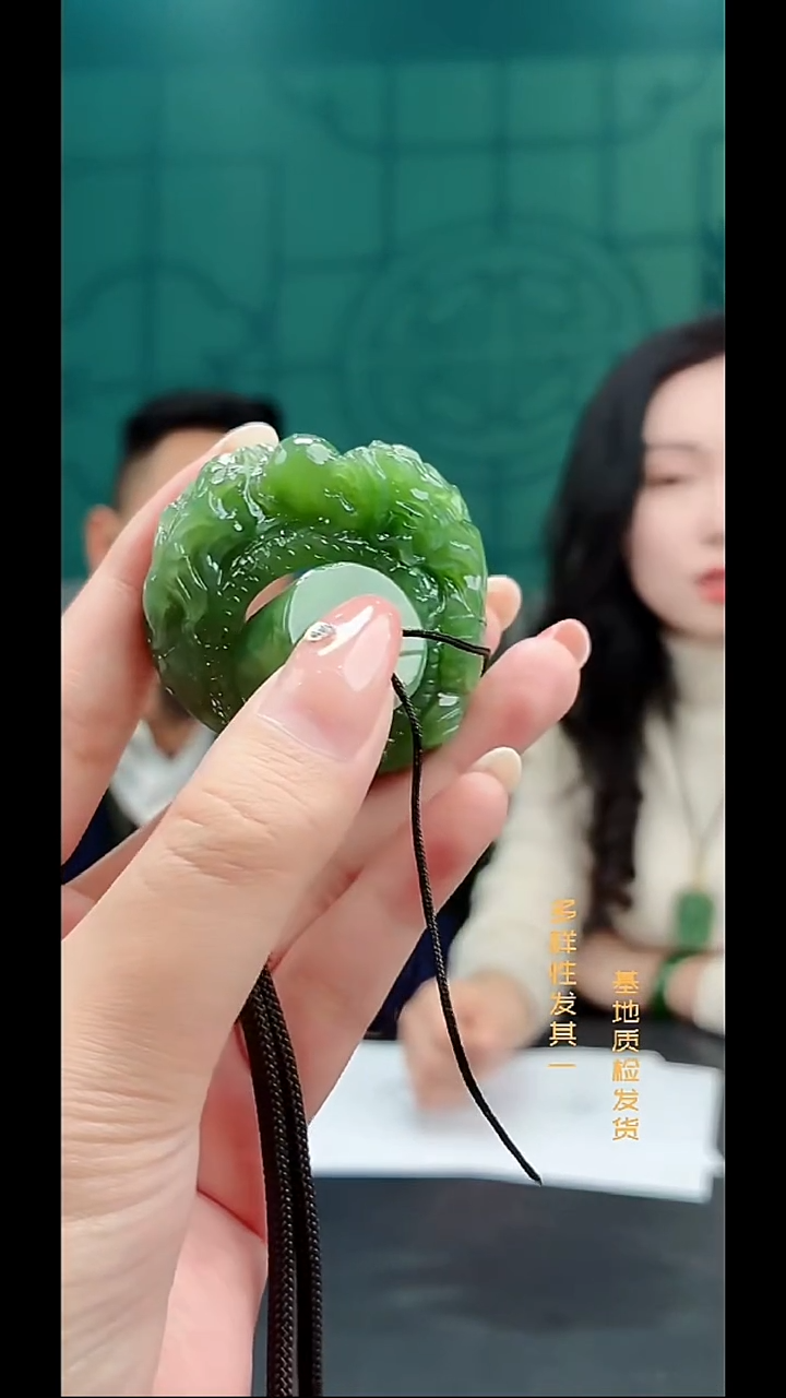 未镶嵌手镯和田玉纯天然多样性发一