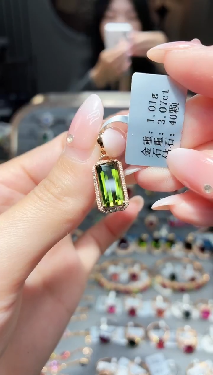 颈饰18K金镶嵌碧玺3.07ct