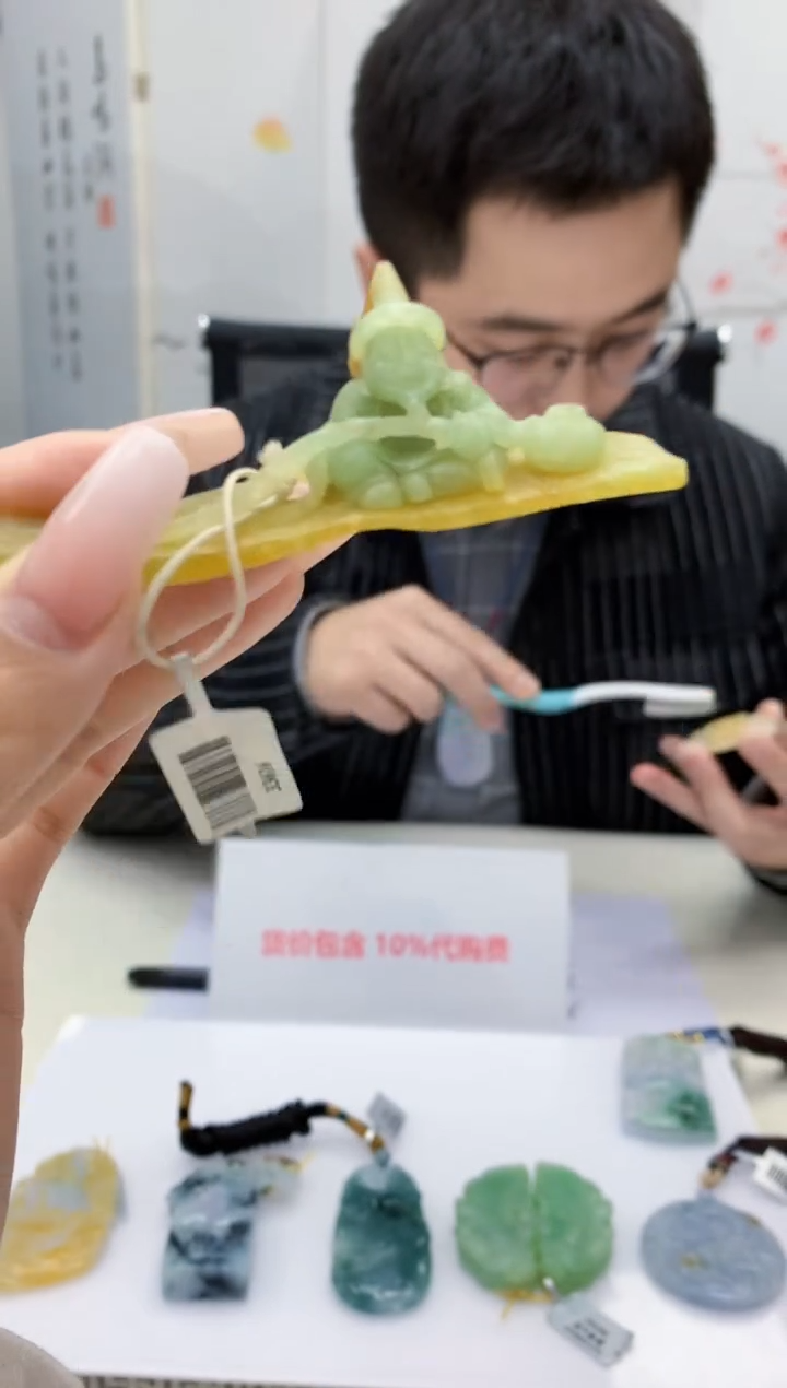 【闪购商品】定制翡翠未镶嵌5153lr-毛货挂件199