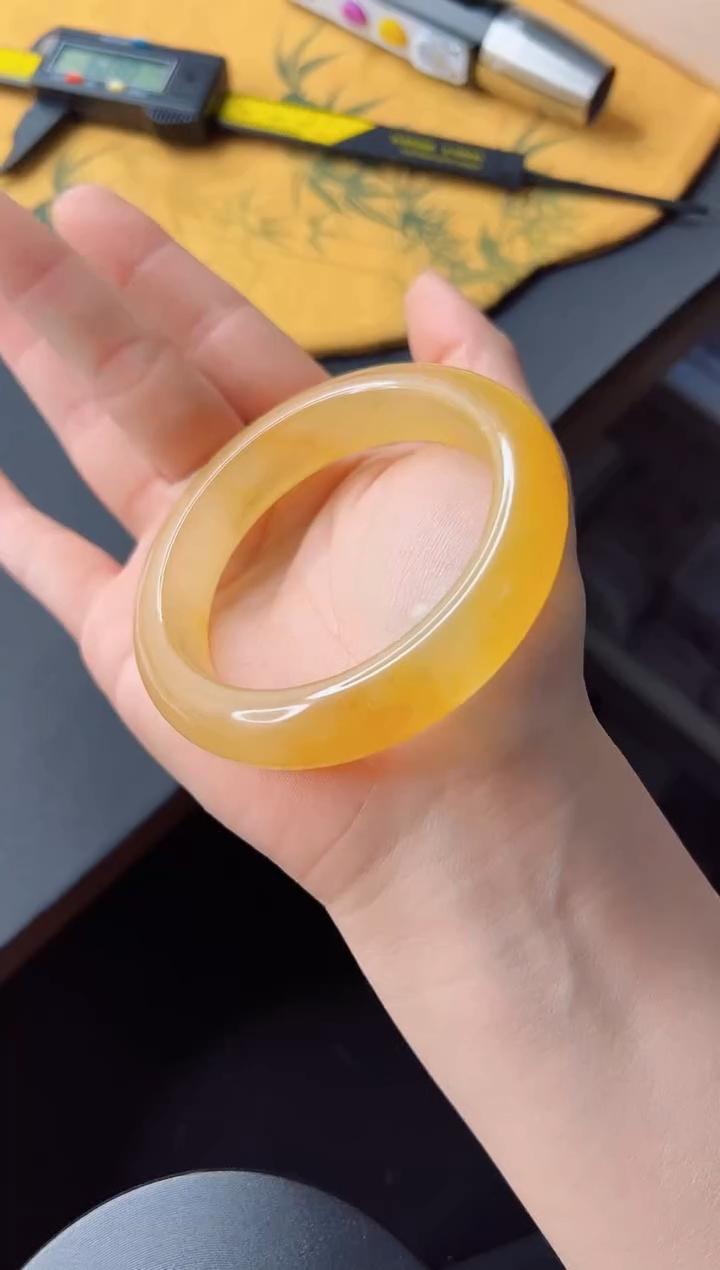 【闪购商品】石英质玉手镯未镶嵌681-60+