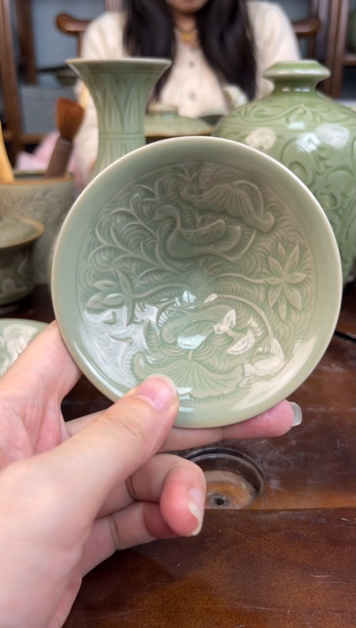 杯青瓷满池娇斗笠盏