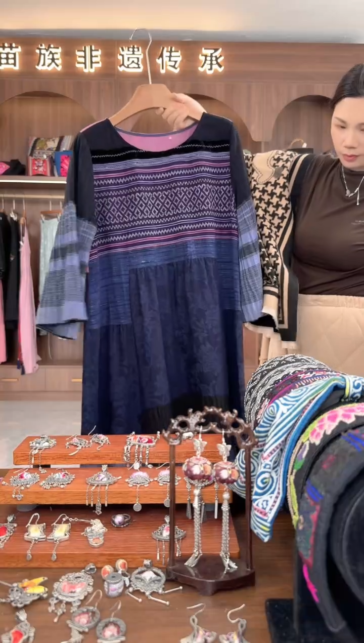 【闪购商品】织绣扶光苗绣传承L7