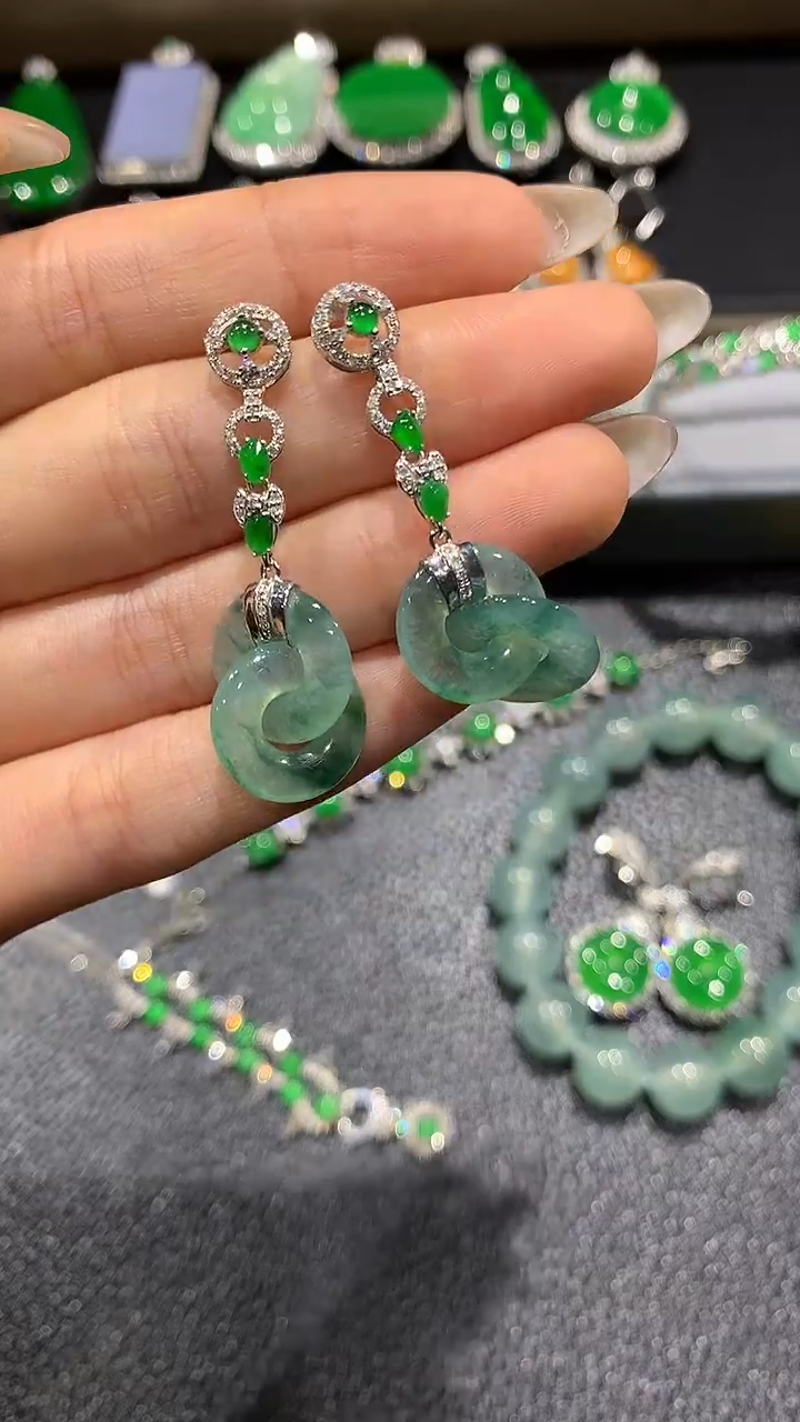 【闪购商品】翡翠耳饰18K金镶嵌30团购