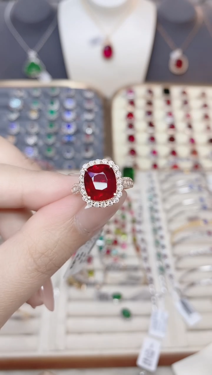 18K金镶嵌碧玺戒指碧玺好.