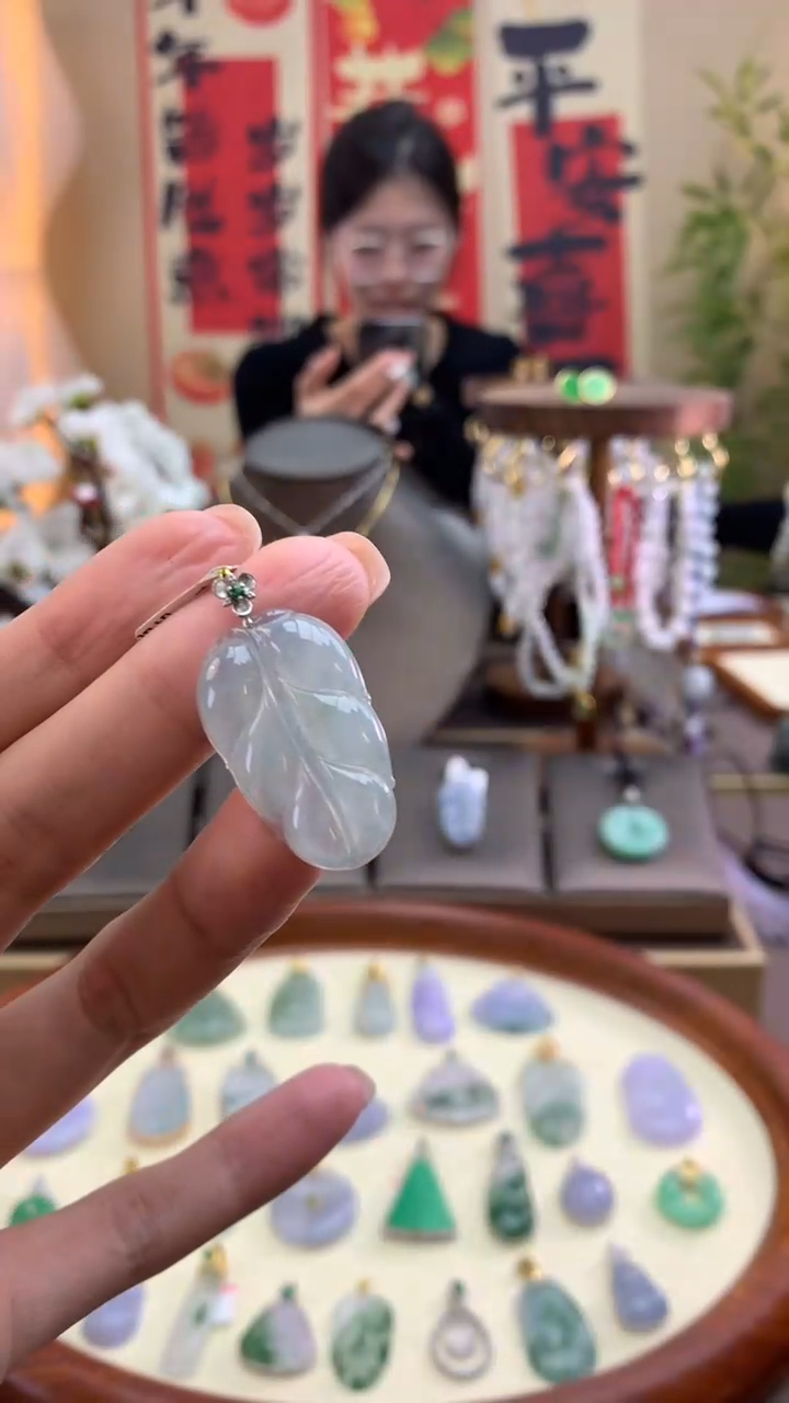 【闪购商品】翡翠颈饰18K金镶嵌叶子