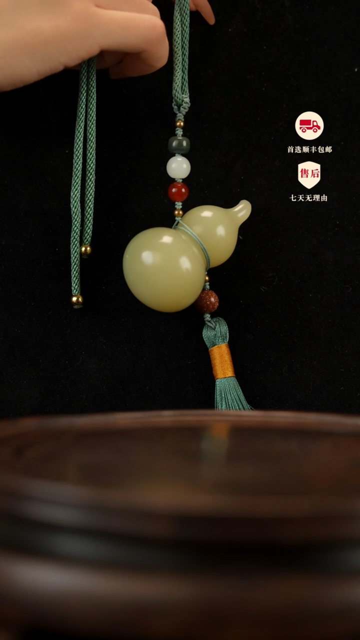 云南石竹叶青雕刻：福禄流苏挂件