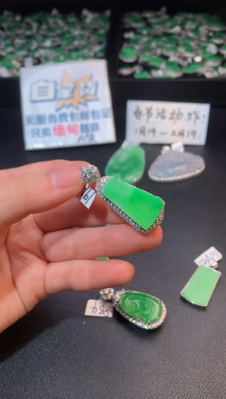 【闪购商品】翡翠颈饰银S925镶嵌翡翠