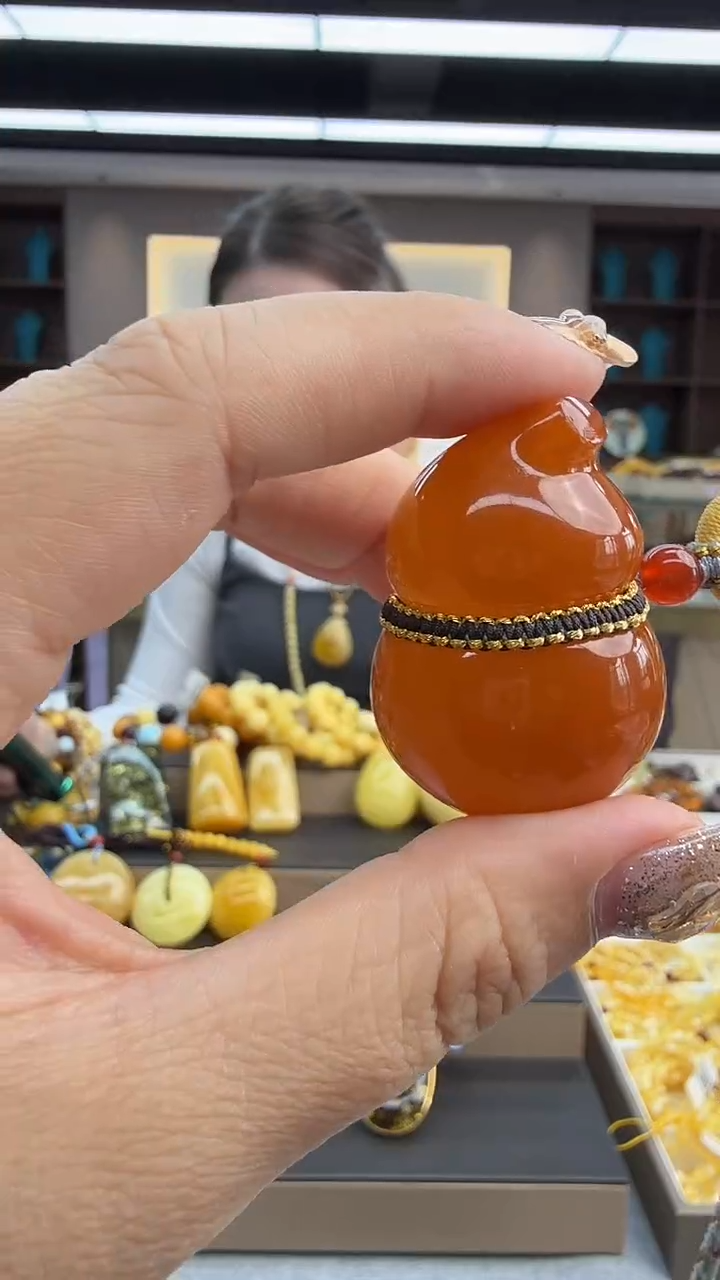 琥珀颈饰未镶嵌223秒拍号 假一罚三 