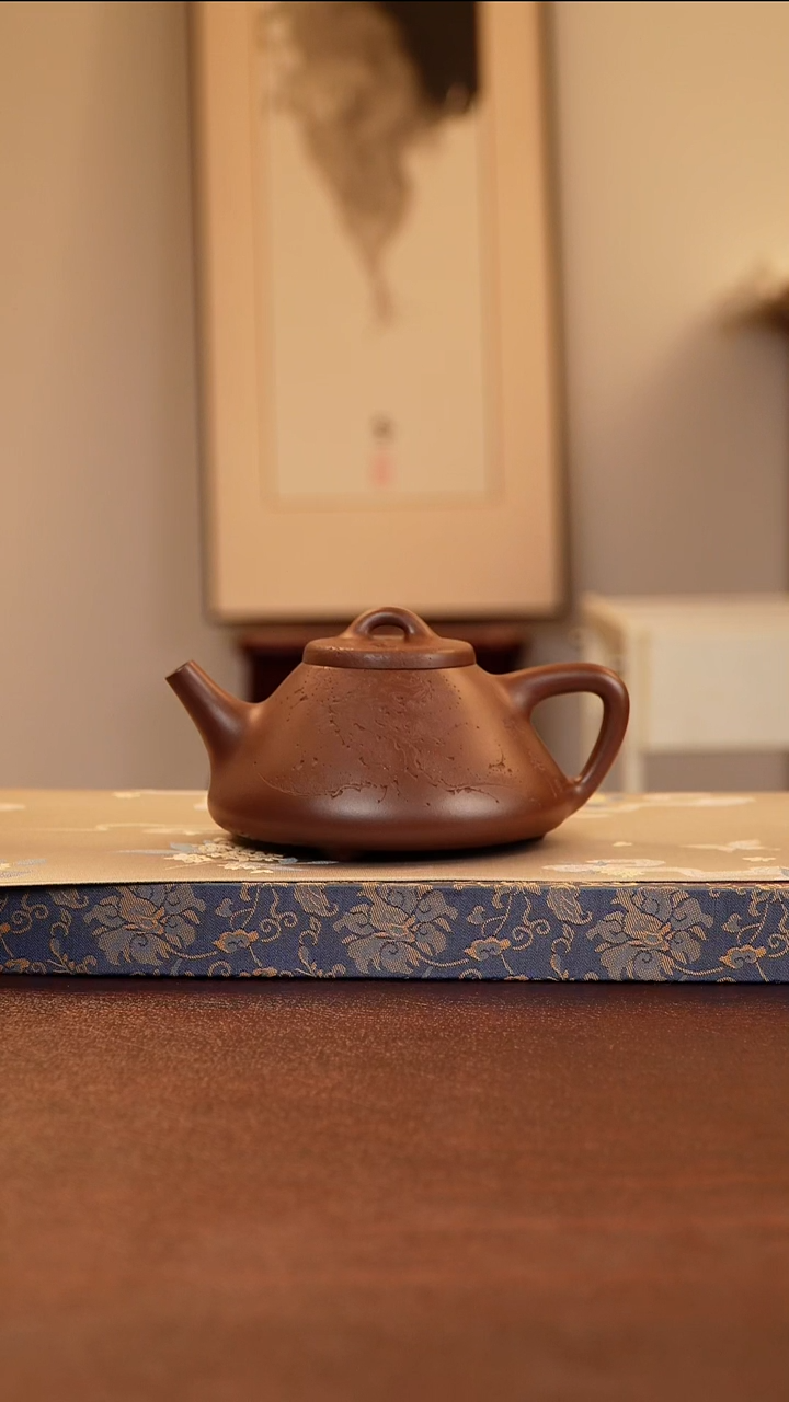 茶壶紫砂山*?子冶
