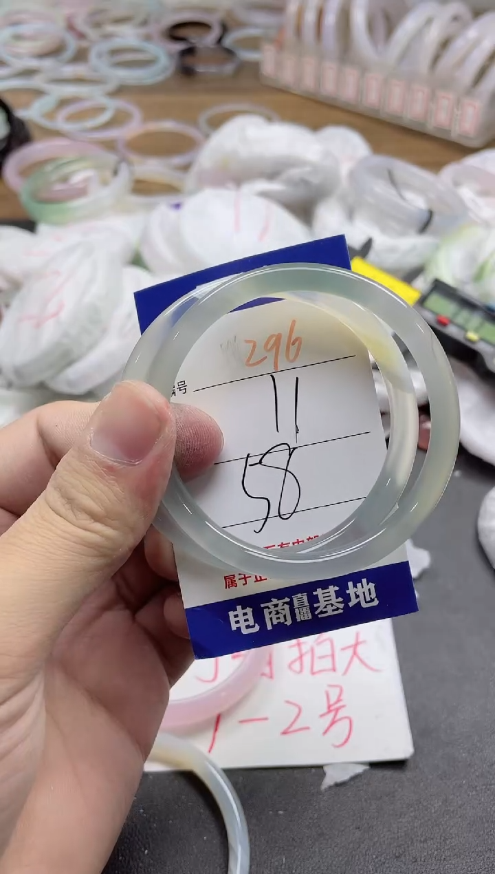 玛瑙/玉髓手镯未镶嵌296