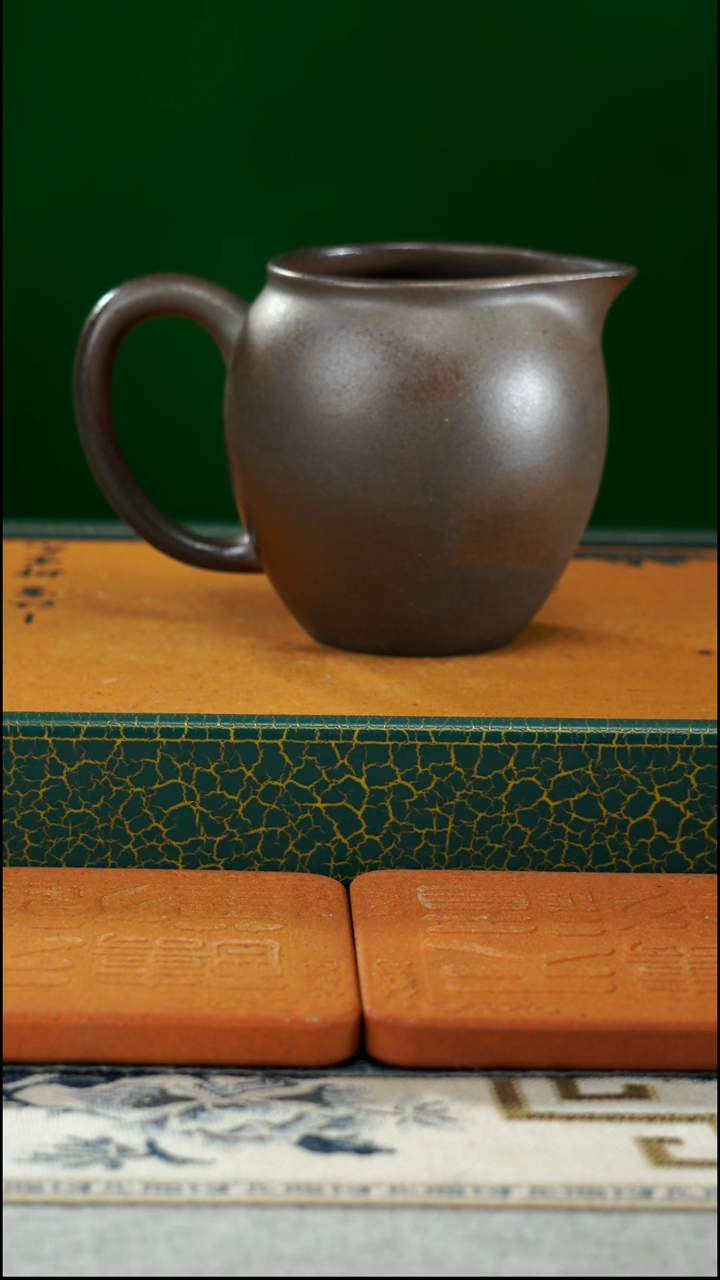 茶壶紫砂@**兄黑墩头公道杯柴烧