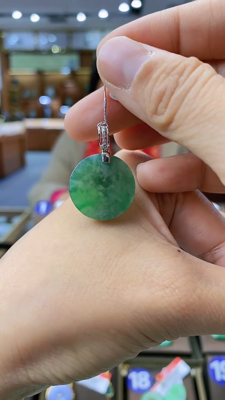 【闪购商品】翡翠颈饰18K金镶嵌无事牌