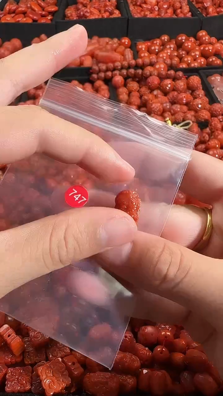 颈饰未镶嵌南红玛瑙1