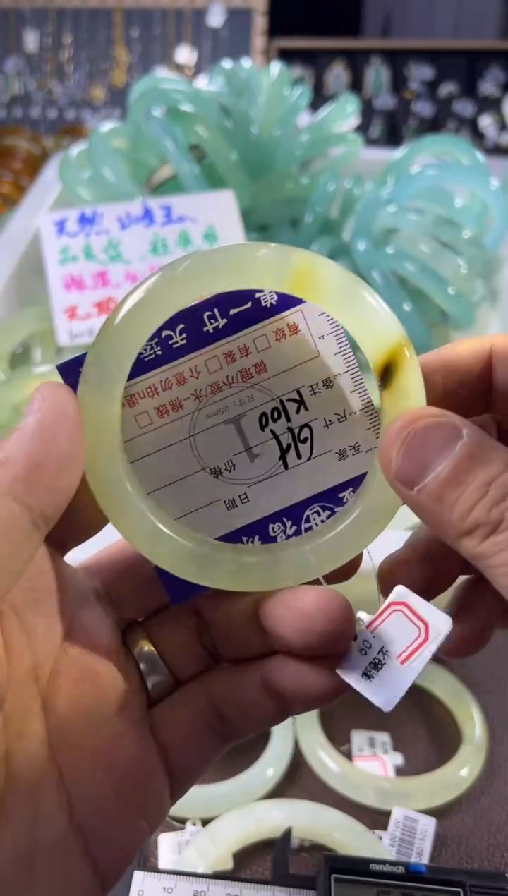 未镶嵌蛇纹石玉手镯1