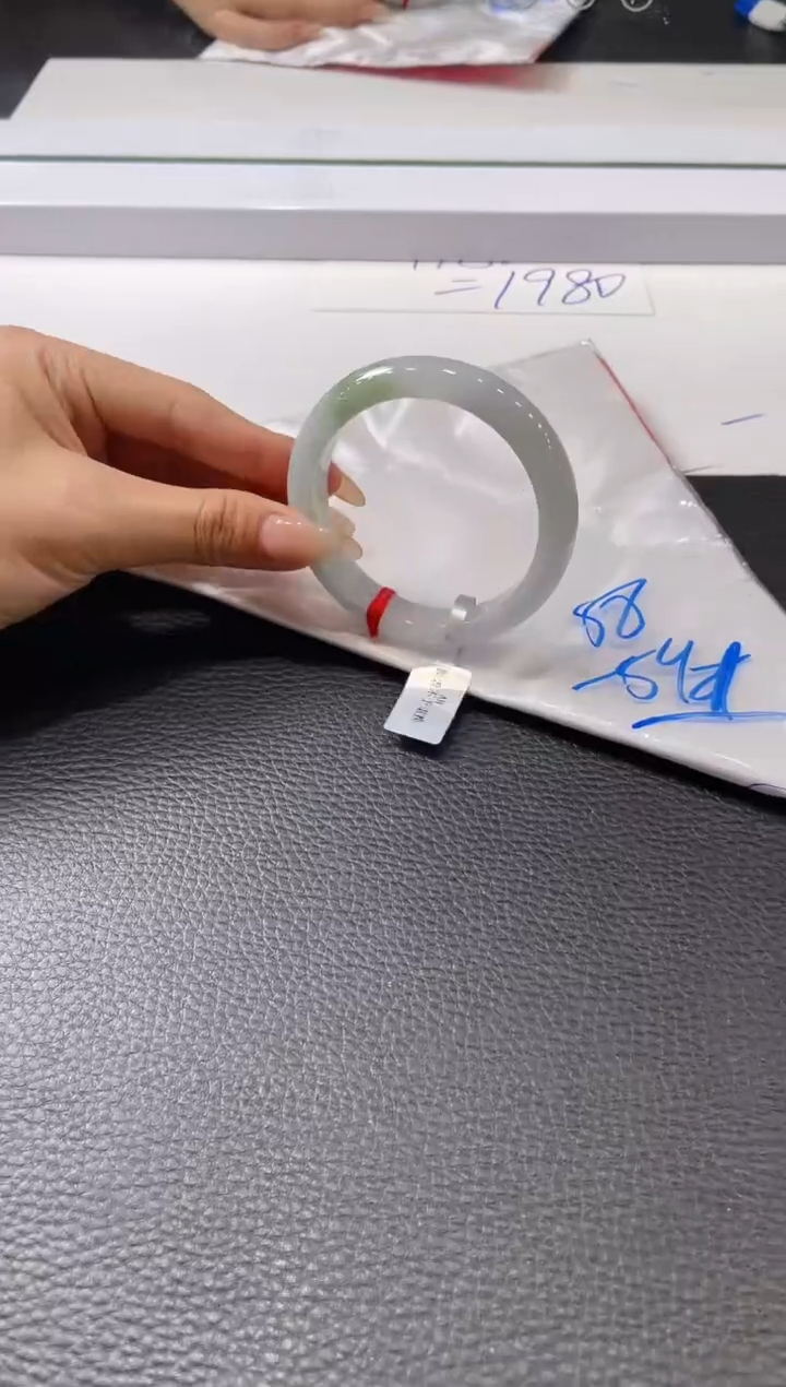 【闪购商品】翡翠手镯未镶嵌手镯