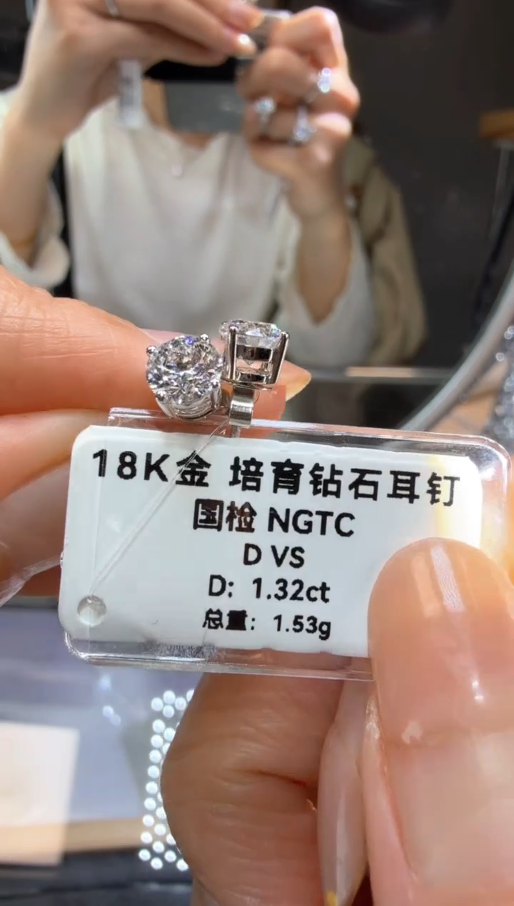 【闪购商品】实验室培育钻石18K金镶嵌1.32克拉四爪耳钉