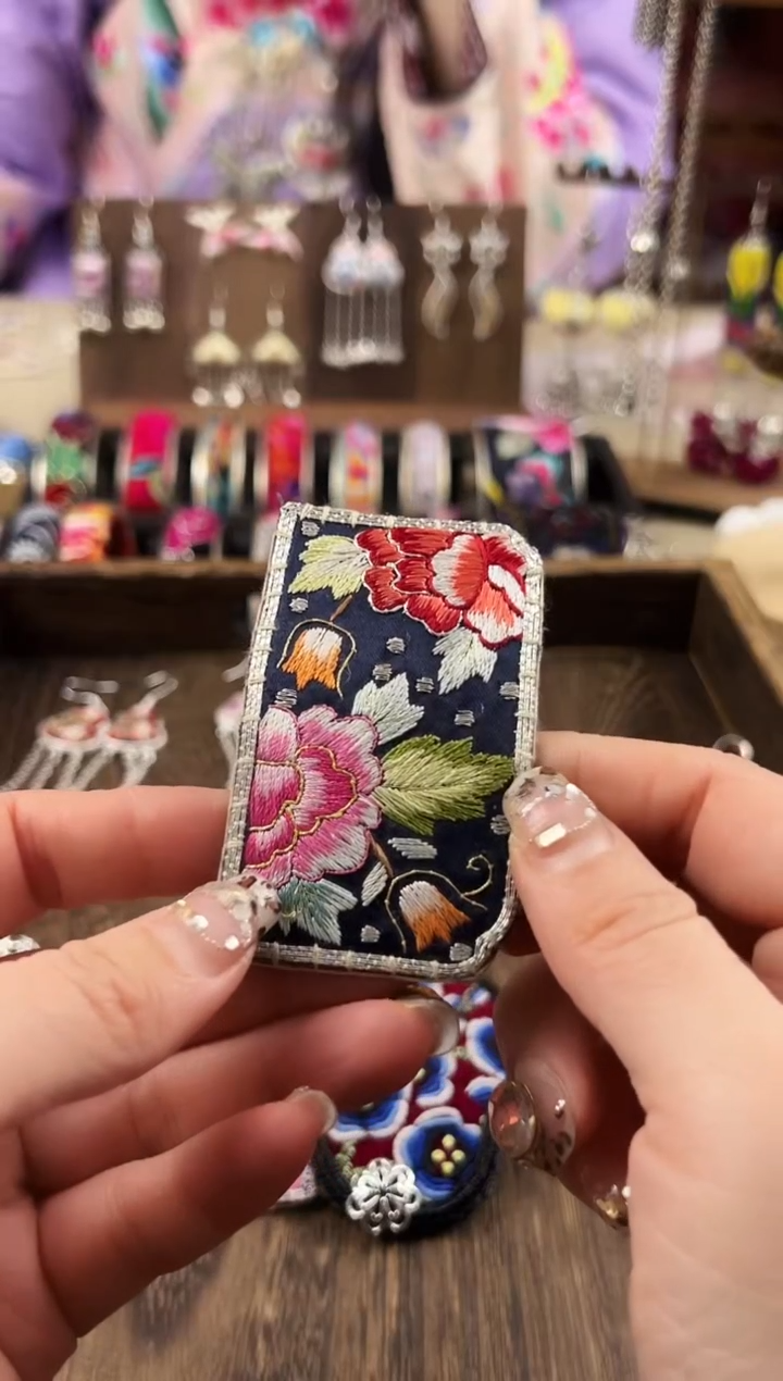 【闪购商品】织绣民族风老绣饰品401