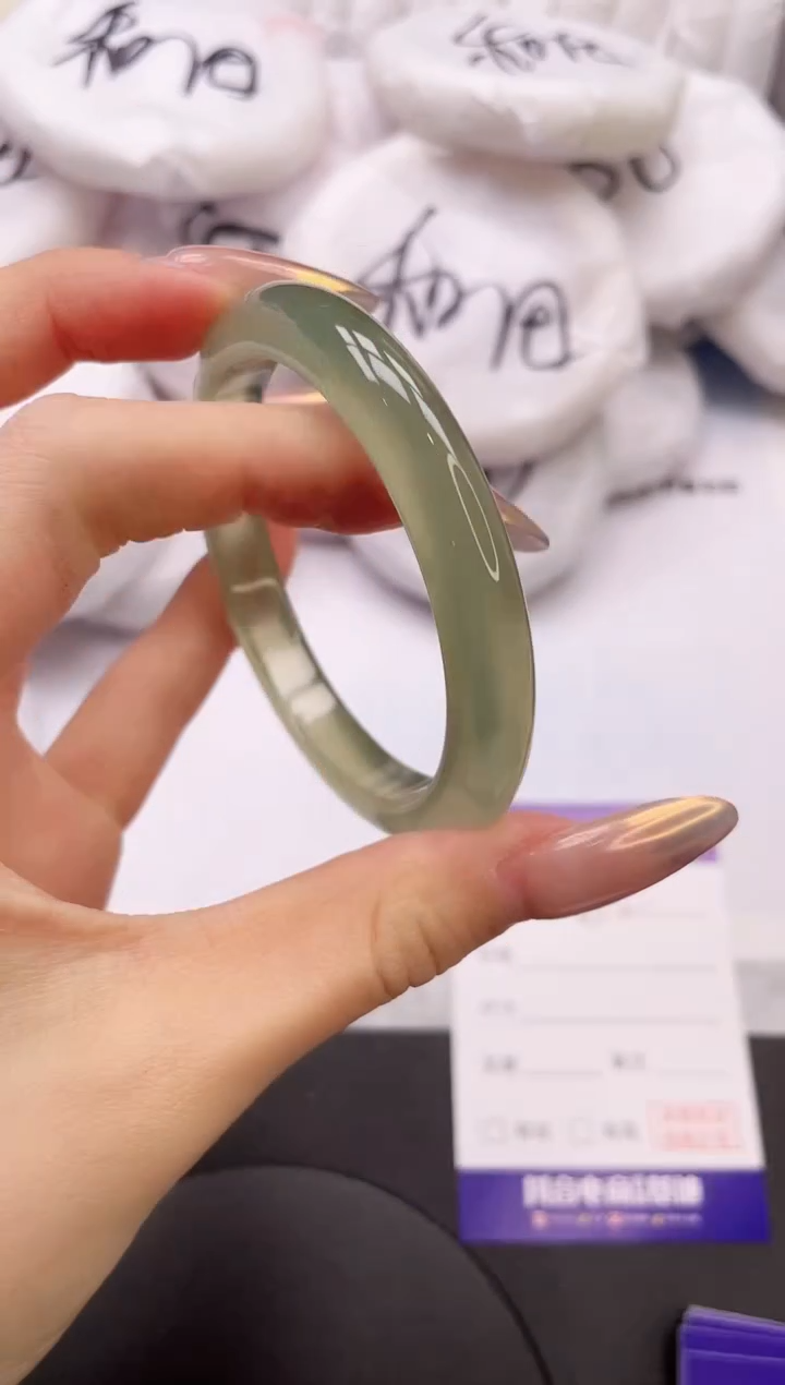 【闪购商品】石英质玉手镯未镶嵌11K182-55