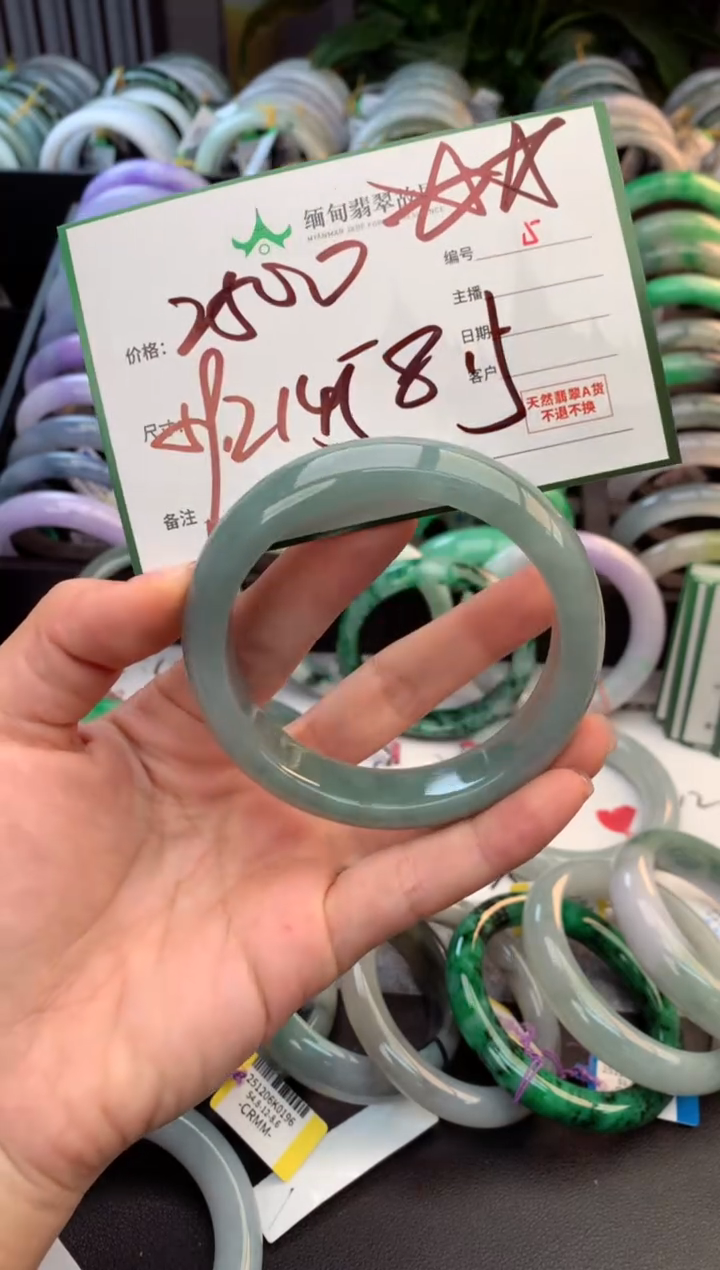 未镶嵌定制翡翠毛货需精细抛光+多人