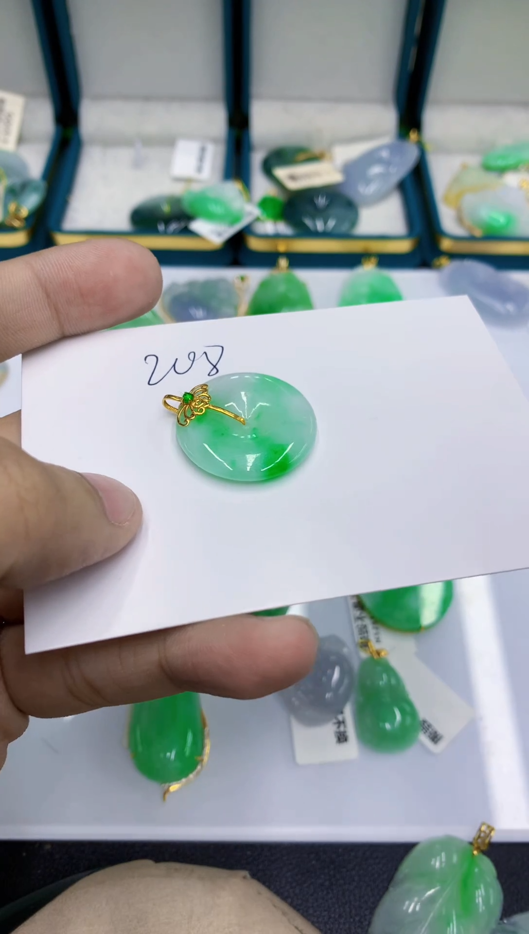 颈饰18K金镶嵌翡翠琴**欢翡翠