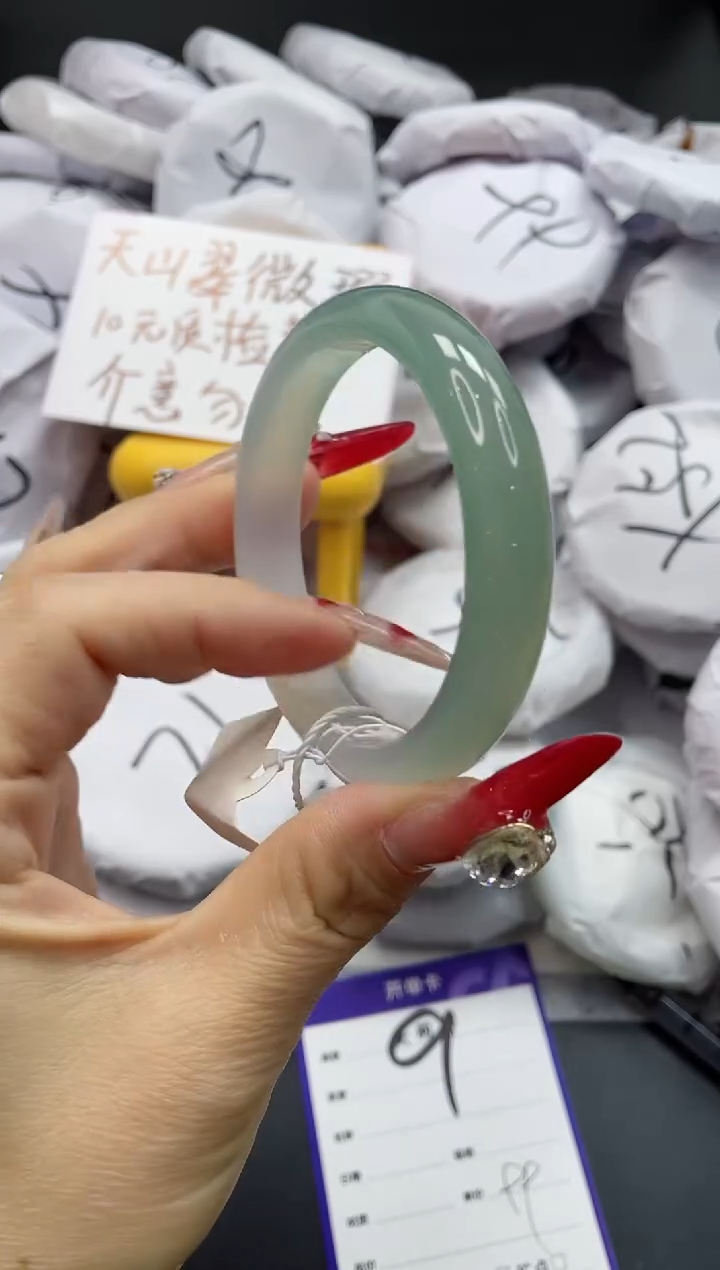 【闪购商品】石英质玉手镯未镶嵌9