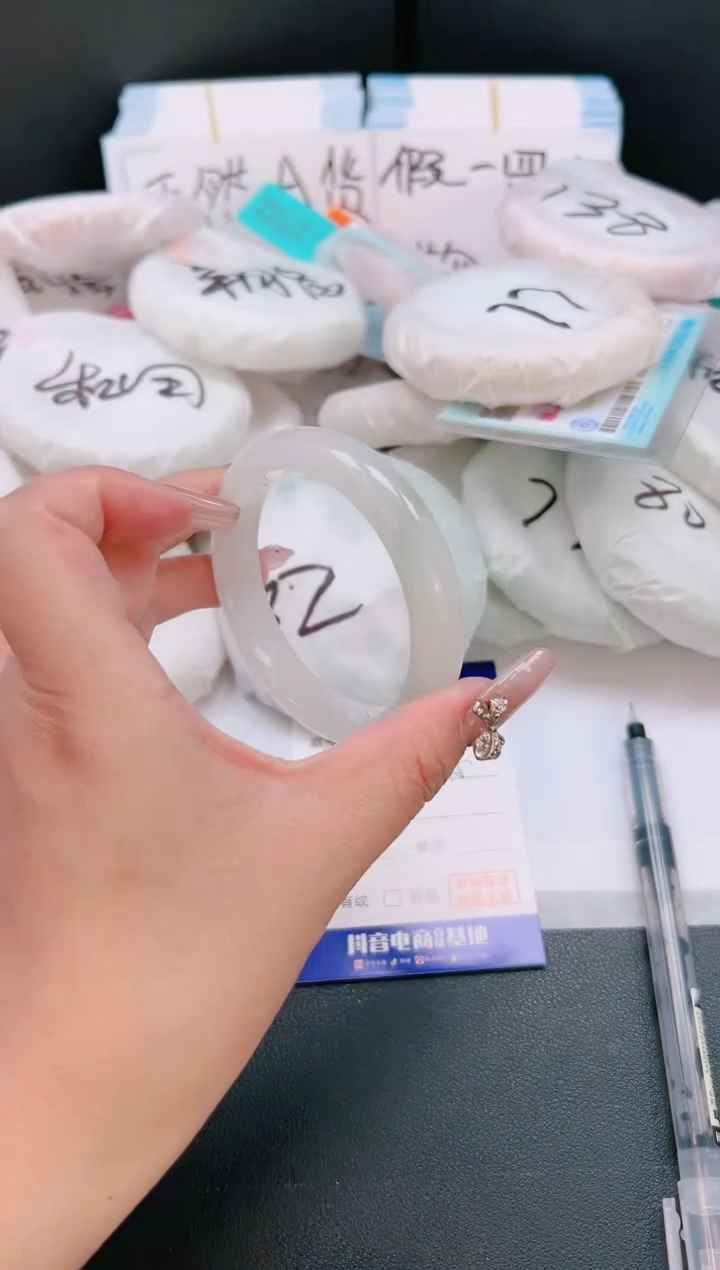 未镶嵌手镯石英质玉5T03-54