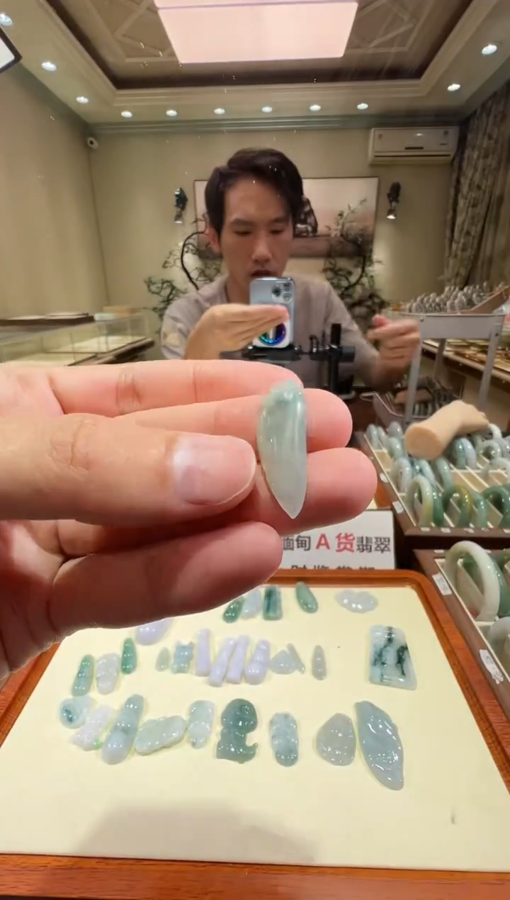 颈饰未镶嵌翡翠-纯天然缅甸A货翡翠飘花吊坠-